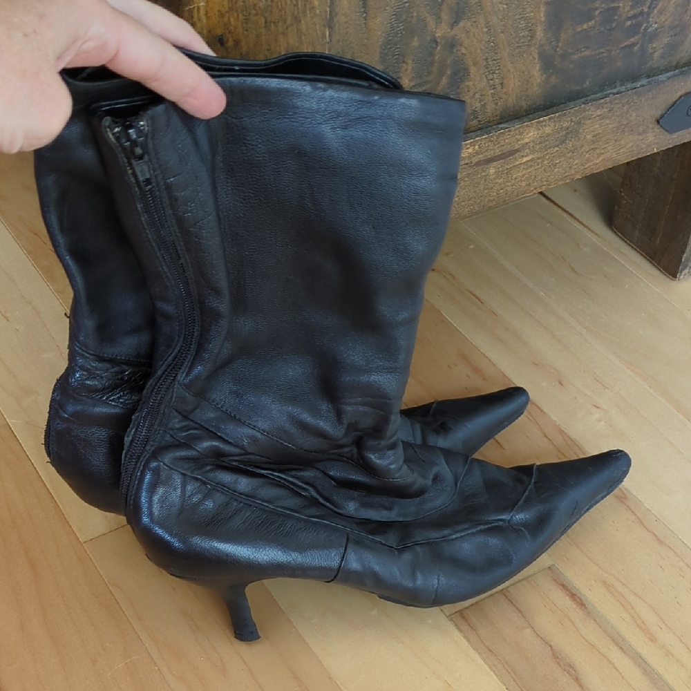Elegant Black Leather Women's Boots